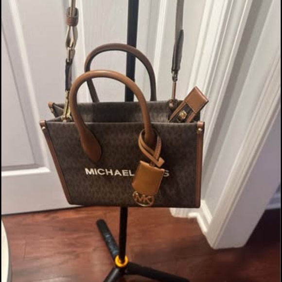 Michael Kors Mirella Women’s MD Crossbody Tote Bag. - Picture 6 of 9